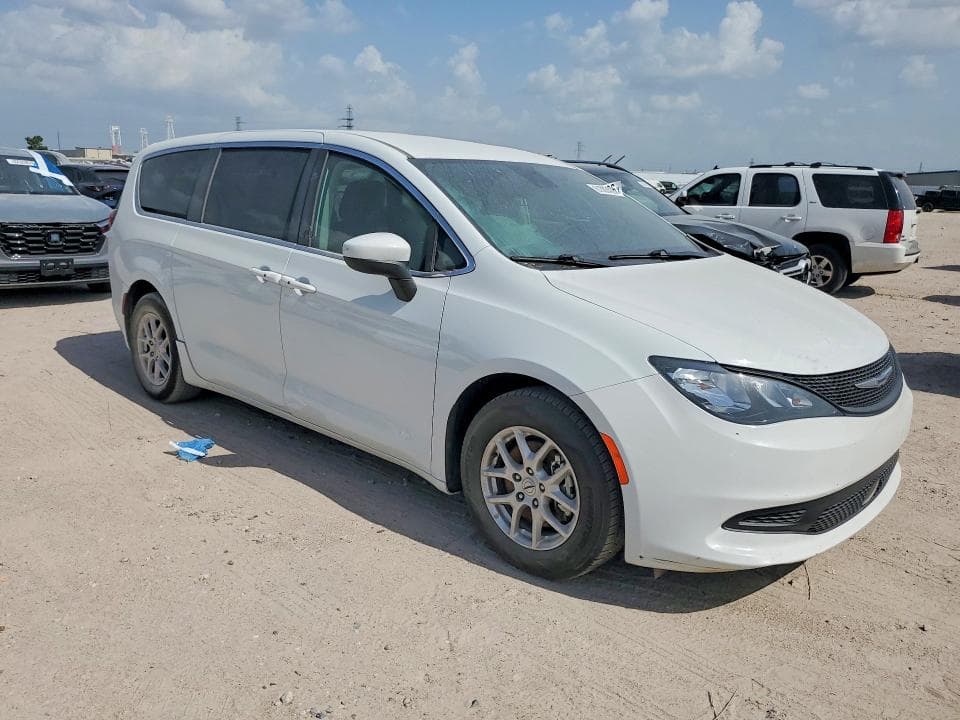 2023 CHRYSLER VOYAGER LX 4