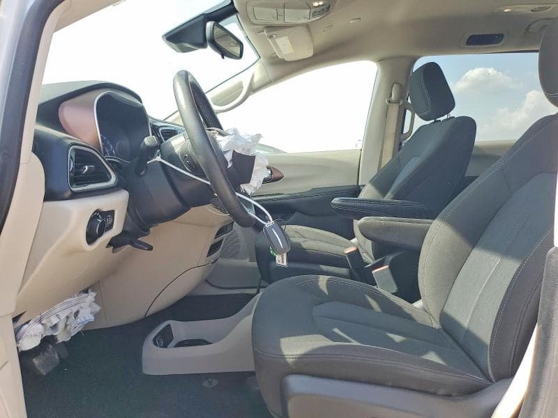 2023 CHRYSLER VOYAGER LX 7
