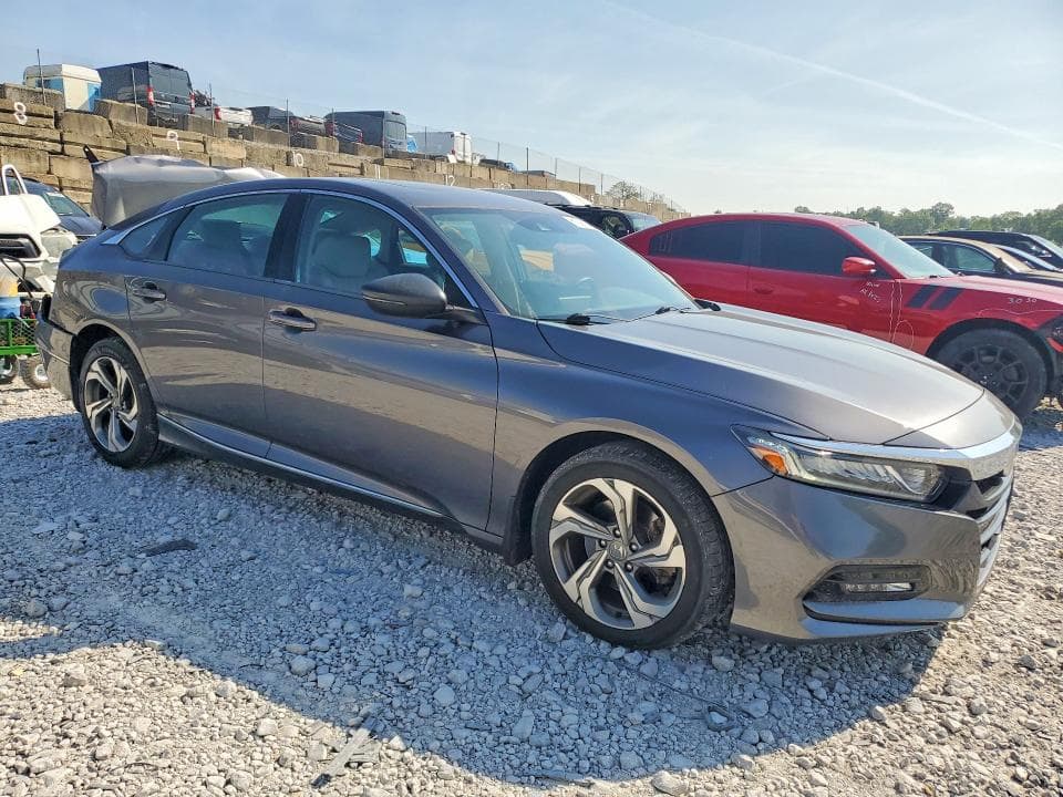 2018 HONDA ACCORD 4D 4