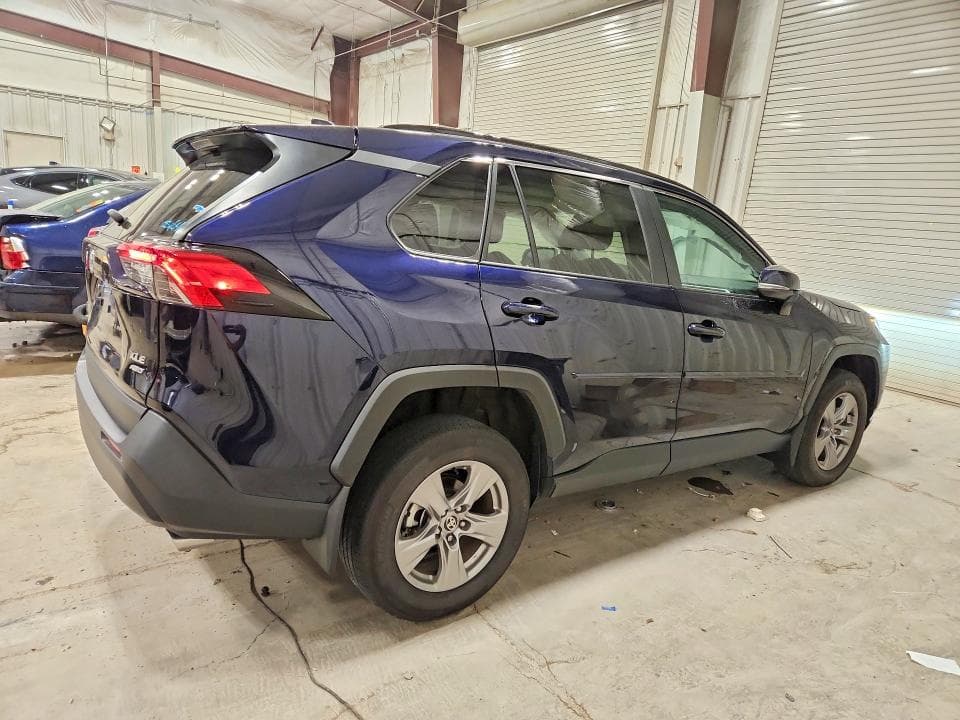 2024 TOYOTA RAV4 XLE 3