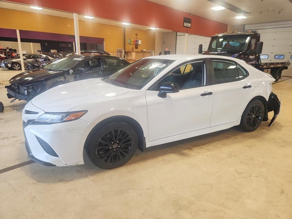 2019 TOYOTA CAMRY SE - 1