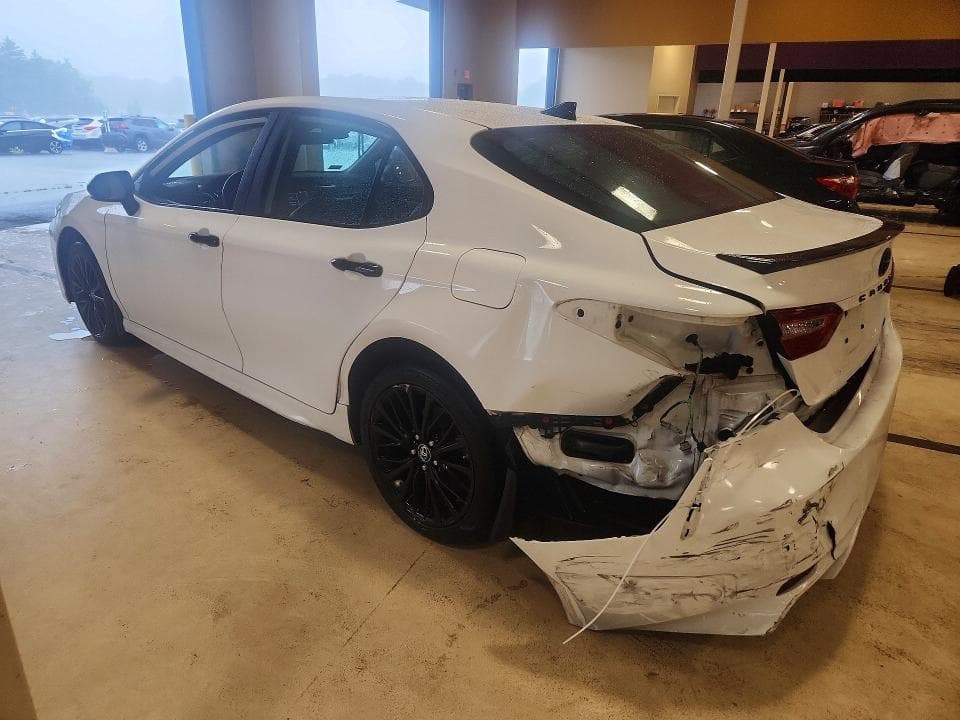 2019 TOYOTA CAMRY SE 2