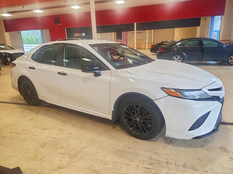 2019 TOYOTA CAMRY SE 4