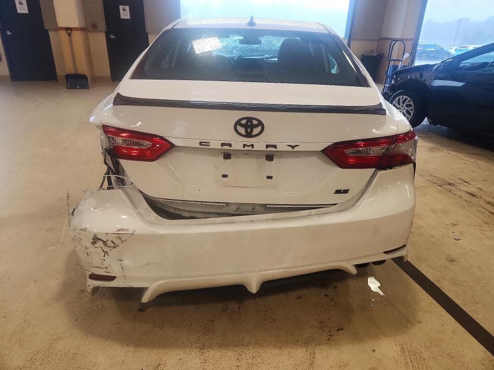 2019 TOYOTA CAMRY SE 6