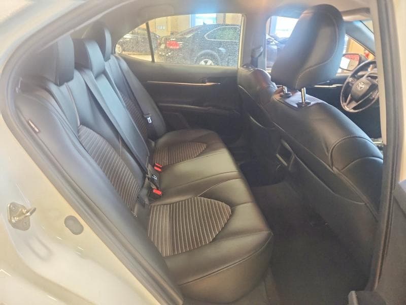 2019 TOYOTA CAMRY SE 10