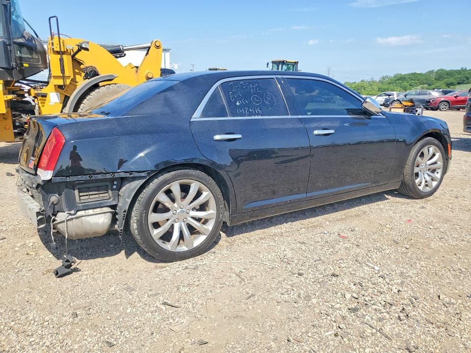 2019 CHRYSLER 300 LIMITED 3