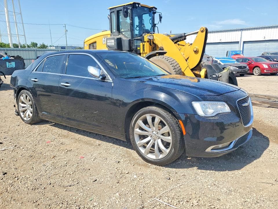 2019 CHRYSLER 300 LIMITED 4
