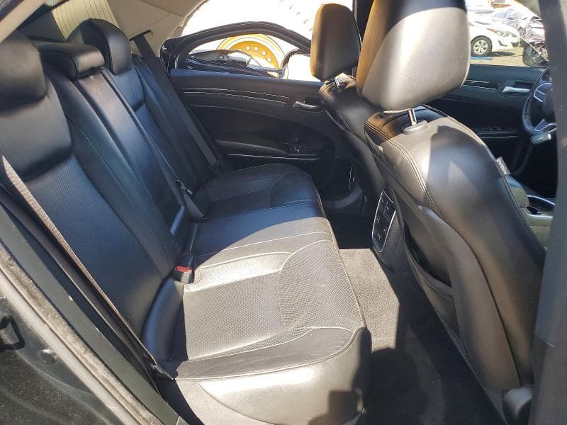 2019 CHRYSLER 300 LIMITED 10