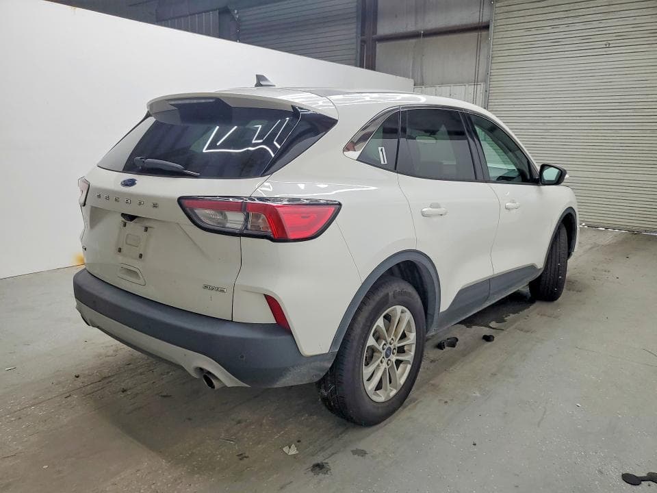 2022 FORD ESCAPE SE 3