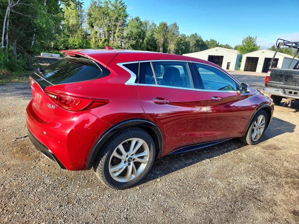 2017 INFINITI QX30 BASE BASE 3