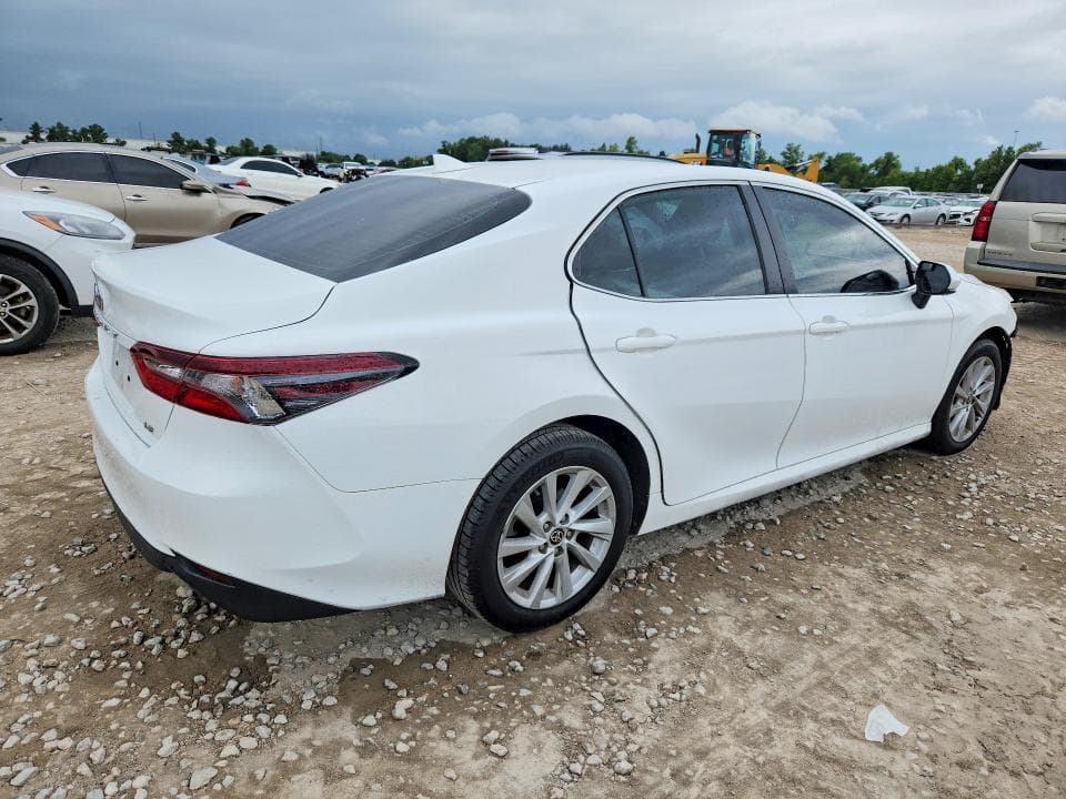 2022 TOYOTA CAMRY LE 3