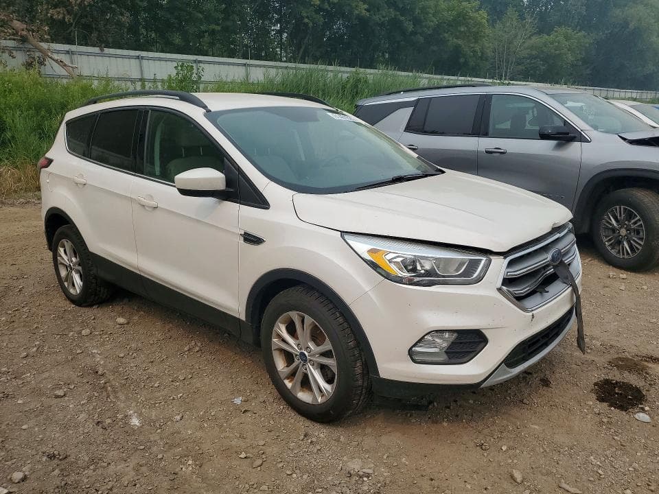 2017 FORD ESCAPE SE 4