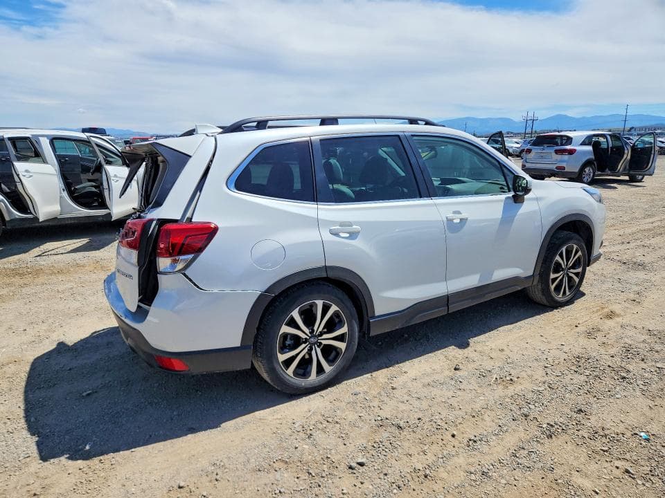 2023 SUBARU FORESTER LIMITED 3