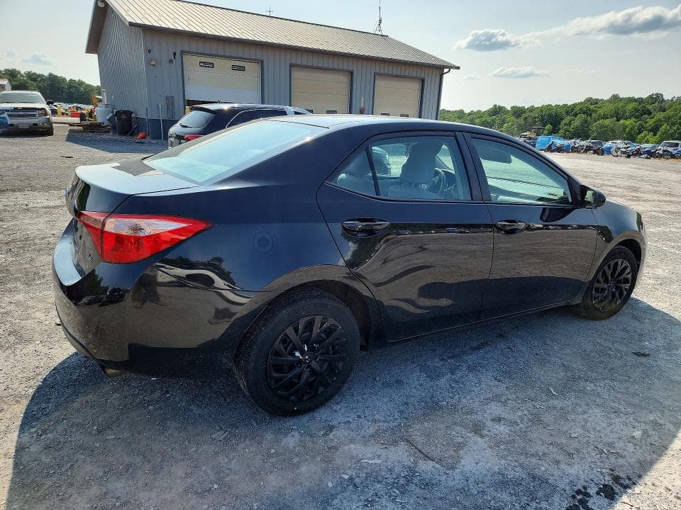 2017 TOYOTA COROLLA LE 3