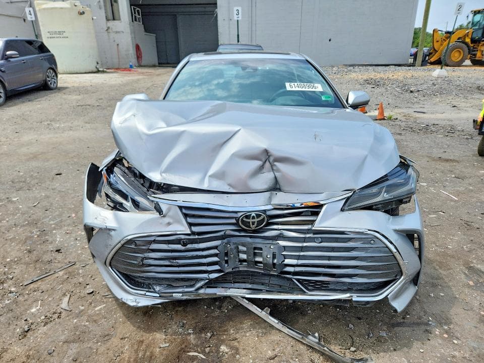 2019 TOYOTA AVALON LIMITED 5