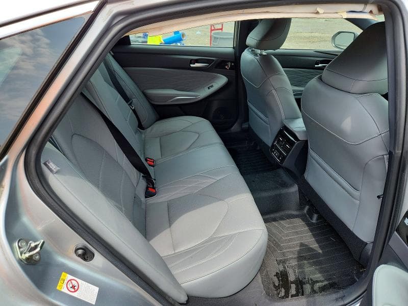 2019 TOYOTA AVALON LIMITED 10