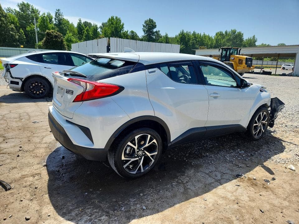 2020 TOYOTA C-HR XLE XLE 3