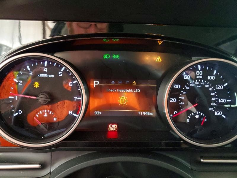 2024 KIA CARNIVAL EX 9