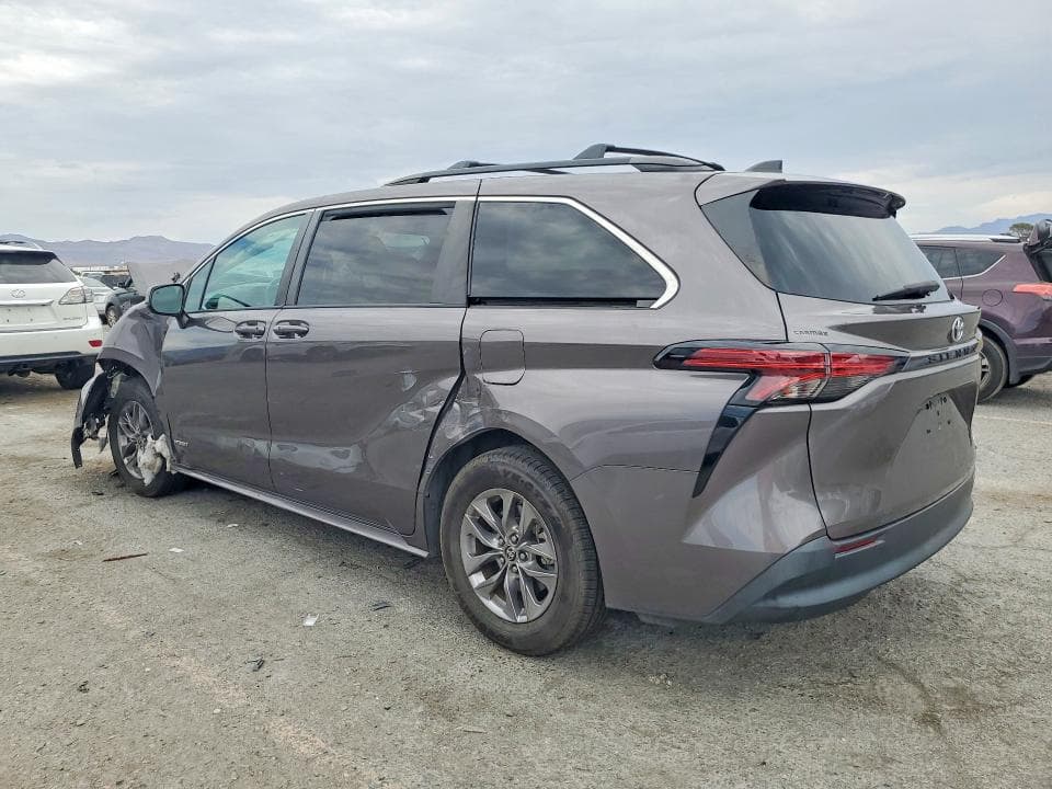 2021 TOYOTA SIENNA LE 2