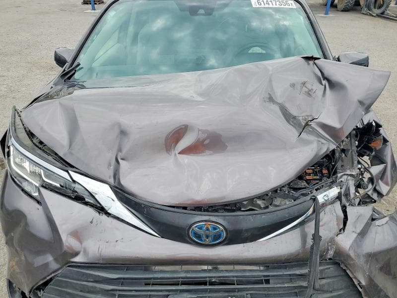 2021 TOYOTA SIENNA LE 12