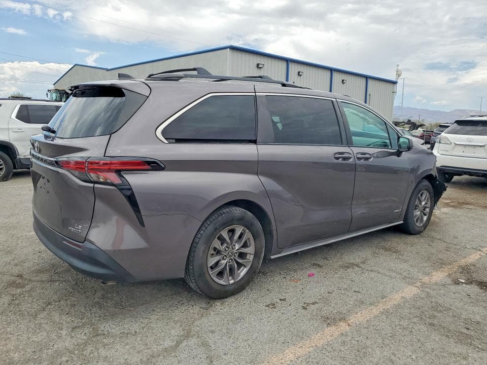 2021 TOYOTA SIENNA LE 3