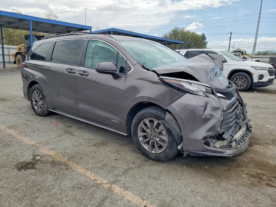 2021 TOYOTA SIENNA LE 4