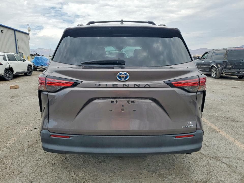 2021 TOYOTA SIENNA LE 6
