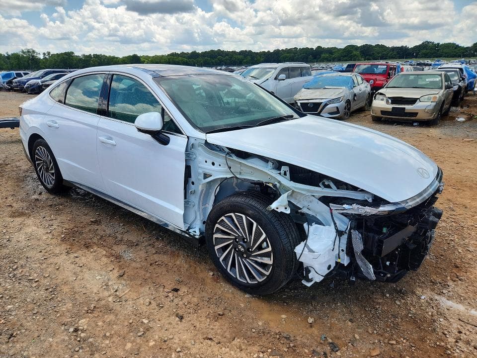 2025 HYUNDAI SONATA HYBRID LIMITED 4