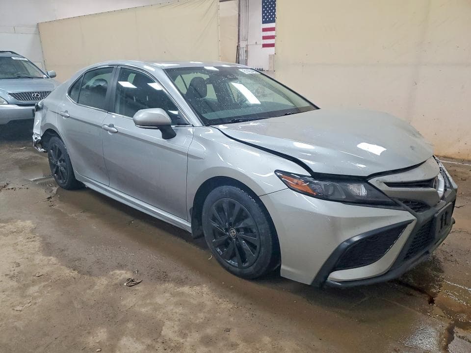 2021 TOYOTA CAMRY SE 4