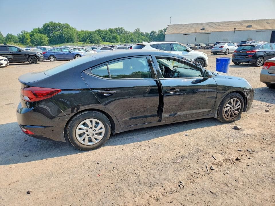 2019 HYUNDAI ELANTRA SE 3
