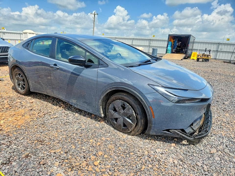 2026 TOYOTA PRIUS LE 4