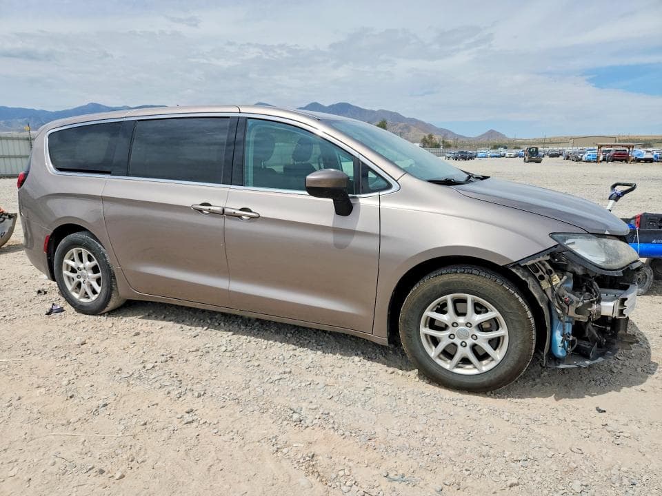 2017 CHRYSLER PACIFICA TOURING 4