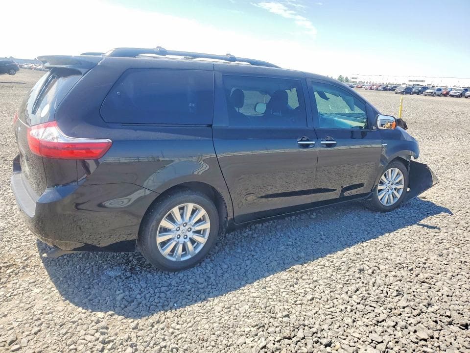 2017 TOYOTA SIENNA XLE 7-PASSENGER 3