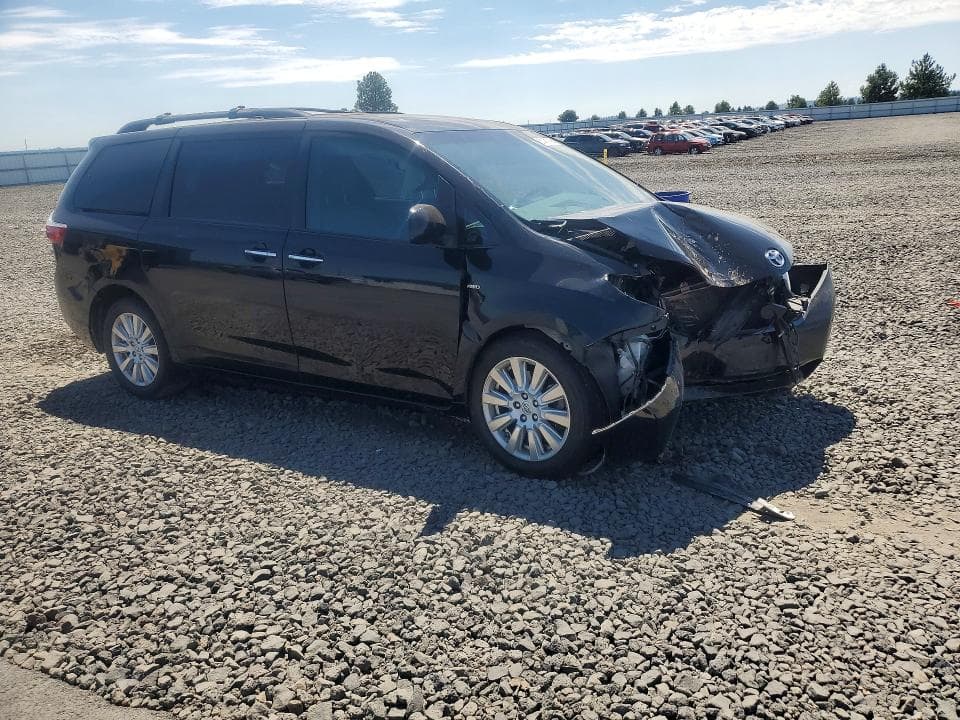 2017 TOYOTA SIENNA XLE 7-PASSENGER 4
