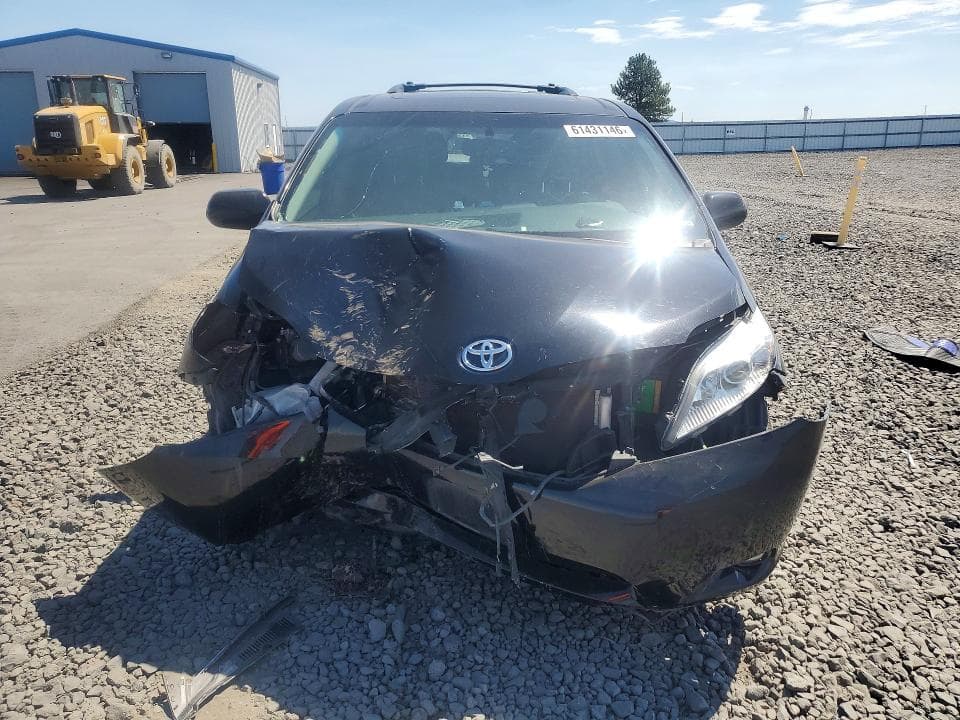 2017 TOYOTA SIENNA XLE 7-PASSENGER 5