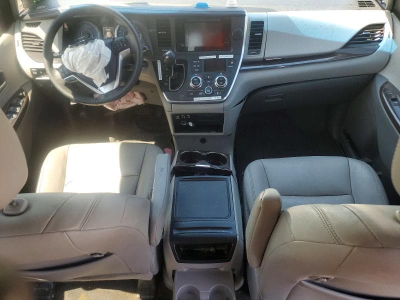 2017 TOYOTA SIENNA XLE 7-PASSENGER 8