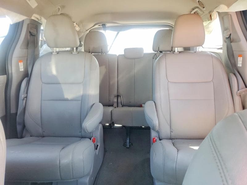 2017 TOYOTA SIENNA XLE 7-PASSENGER 10