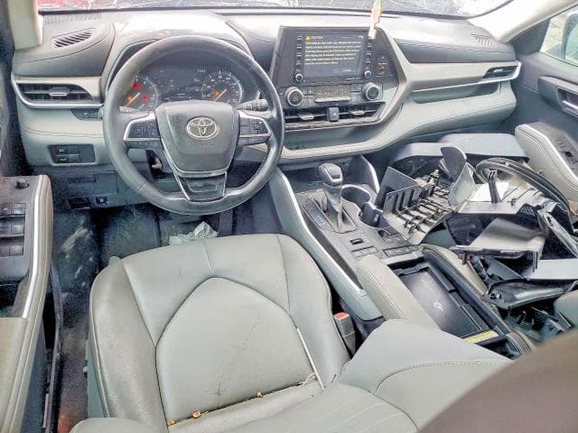 2020 TOYOTA HIGHLANDER XLE 8