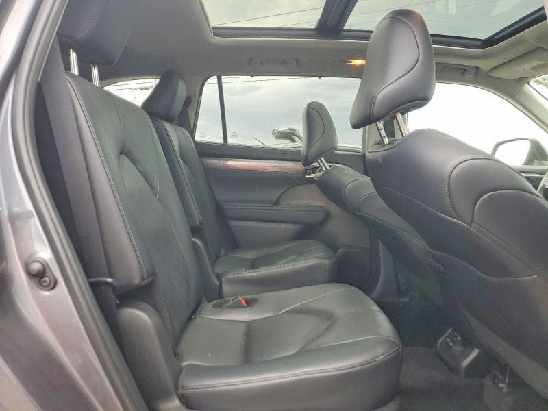 2024 TOYOTA HIGHLANDER PLATINUM 11