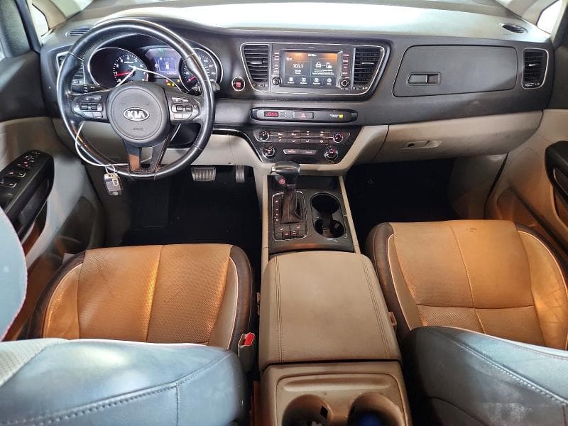 2017 KIA SEDONA LX 8