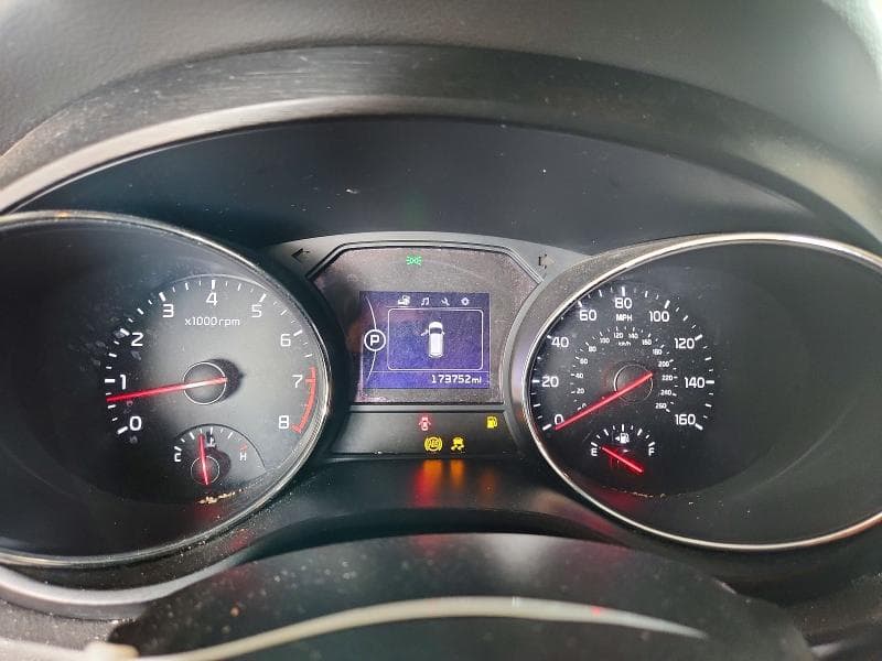 2017 KIA SEDONA LX 9