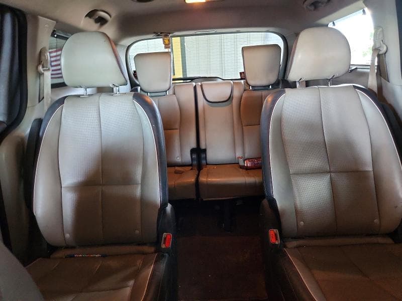 2017 KIA SEDONA LX 10
