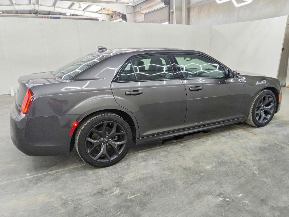 2022 CHRYSLER 300 3