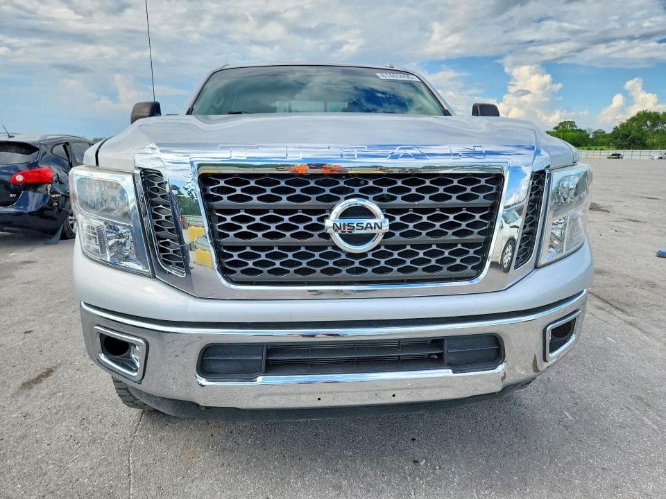 2017 NISSAN TITAN XD SV 5