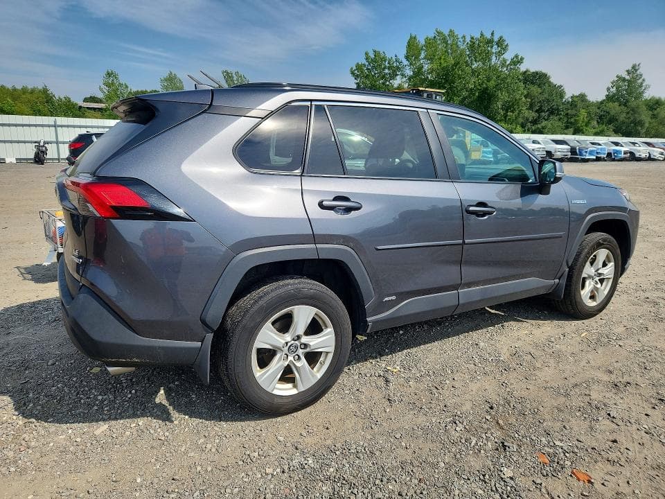 2020 TOYOTA RAV4 LE 3