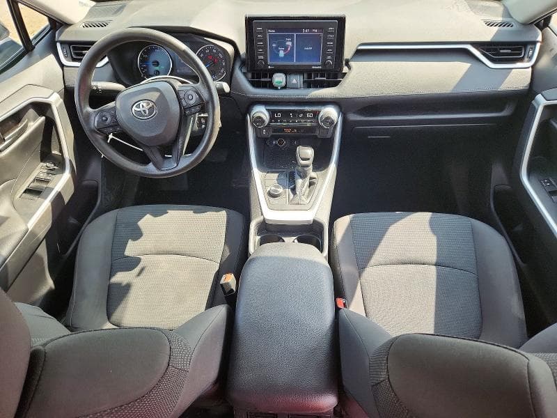 2020 TOYOTA RAV4 LE 8