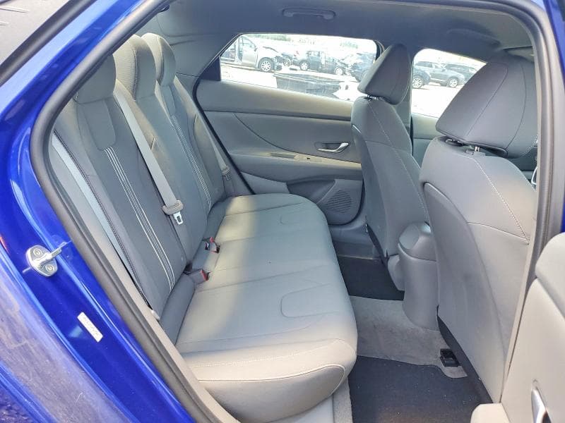 2022 HYUNDAI ELANTRA SEL 10