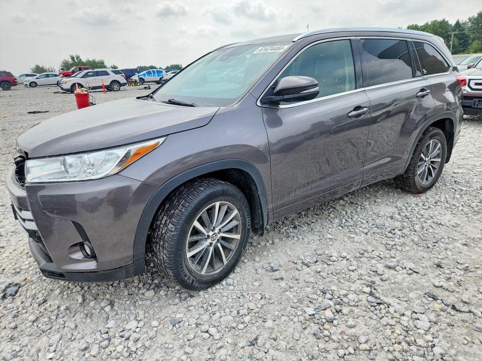 2017 TOYOTA HIGHLANDER XLE 1