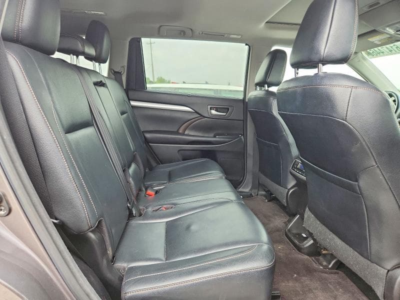 2017 TOYOTA HIGHLANDER XLE 11