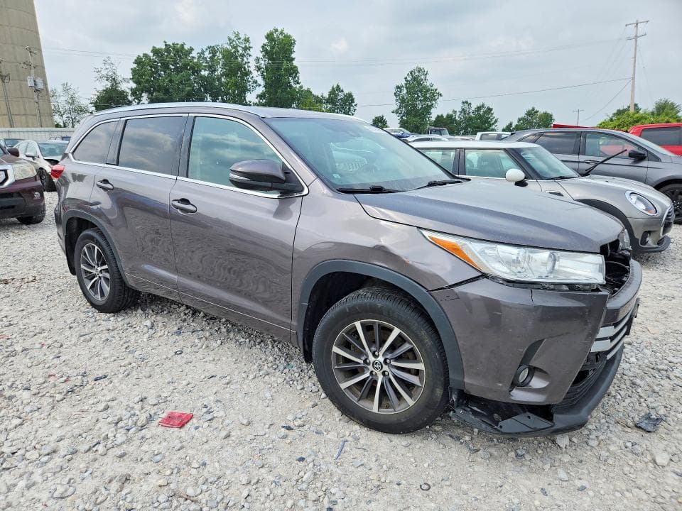 2017 TOYOTA HIGHLANDER XLE 4